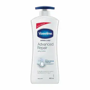 Pflegeprodukt Vaseline Advanced Repair für trockene Haut.