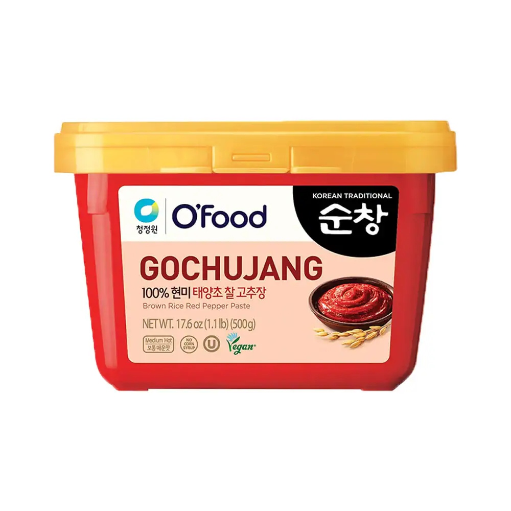 Gochujang Paste in roter Verpackung, asiatischer Lebensmittel Online-Shop.