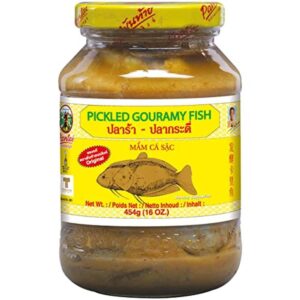 Asiatische Lebensmittel Online-Shop, eingelegter Gouramy Fisch in Glas.
