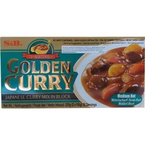 Asiatischer Lebensmittel Online-Shop, Golden Curry Packung mit Sauce und Gemüse.