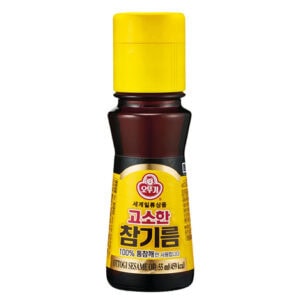 Asiatisches Sesamöl im Fläschchen, ideal für asiatische Gerichte.
