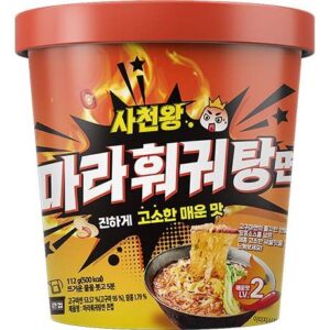 Asiatische Lebensmittel Online-Shop, scharfe Instant Nudeln in Becher.