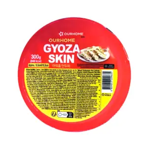 Gyoza-Teig im roten Verpackungskarton, asiatische Lebensmittel Online-Shop.
