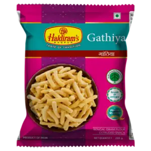 Asiatische Lebensmittel Online-Shop. Gathiya Snack in Verpackung, indisches Produkt, 200g.
