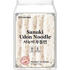 Asiatische Lebensmittel Online-Shop, Udon-Nudeln in Verpackung.