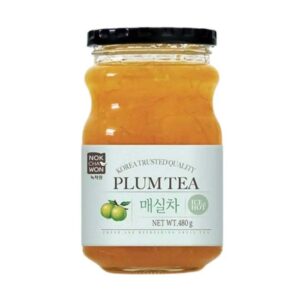 Asiatischer Lebensmittelladen - Plum Tea 480g, koreanischer Pflaumentee im Glas.