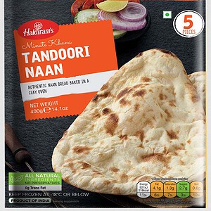 Authentisches Naan Brot, frisch gebacken, ideal für asiatische Gerichte.