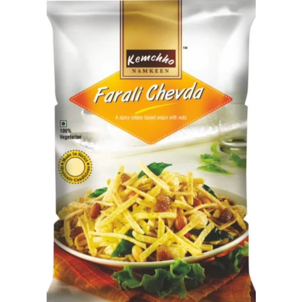 Asiatischer Lebensmittelladen - Farali Chevda, knuspriger Snack mit Nüssen und Gewürzen.