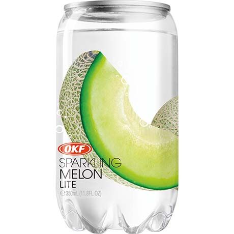Erfrischende Melone in Wasserflasche, asiatischer Lebensmittelladen.