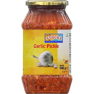 Asiatischer Lebensmittel Online-Shop. Knoblauch Pickle in Glas.