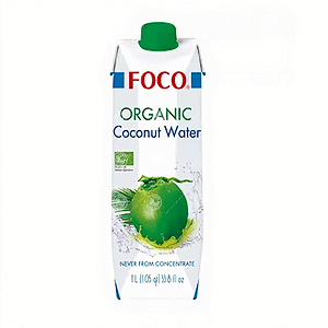 Bio Kokoswasser im Tetra Pak, frisch und natürlich, ideal für asiatische Gerichte.