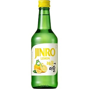 Asiatischer Zitronen-Limonade im grünen Flasche, ideal für asiatische Gerichte.