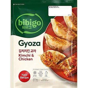 Asiatische Gyoza mit Kimchi und Hähnchen, asiatischer Snack.