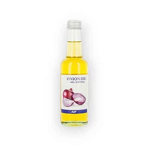 Asiatischer Lebensmittel Online-Shop. Flasche mit Zwiebelöl für asiatische Gerichte.