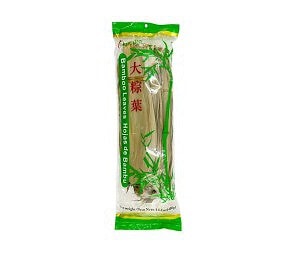Asiatische Lebensmittel Online-Shop. Frische Bambusstreifen in Verpackung.