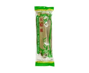 Asiatische Lebensmittel Online-Shop. Frische Bambusstreifen in Verpackung.