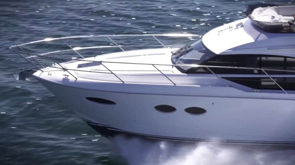 Yacht blanc en mer — assurance bateau de plaisance au Québec avec Assur360