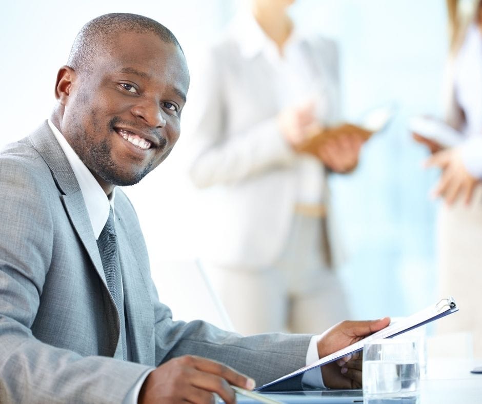 What is an independent insurance broker?