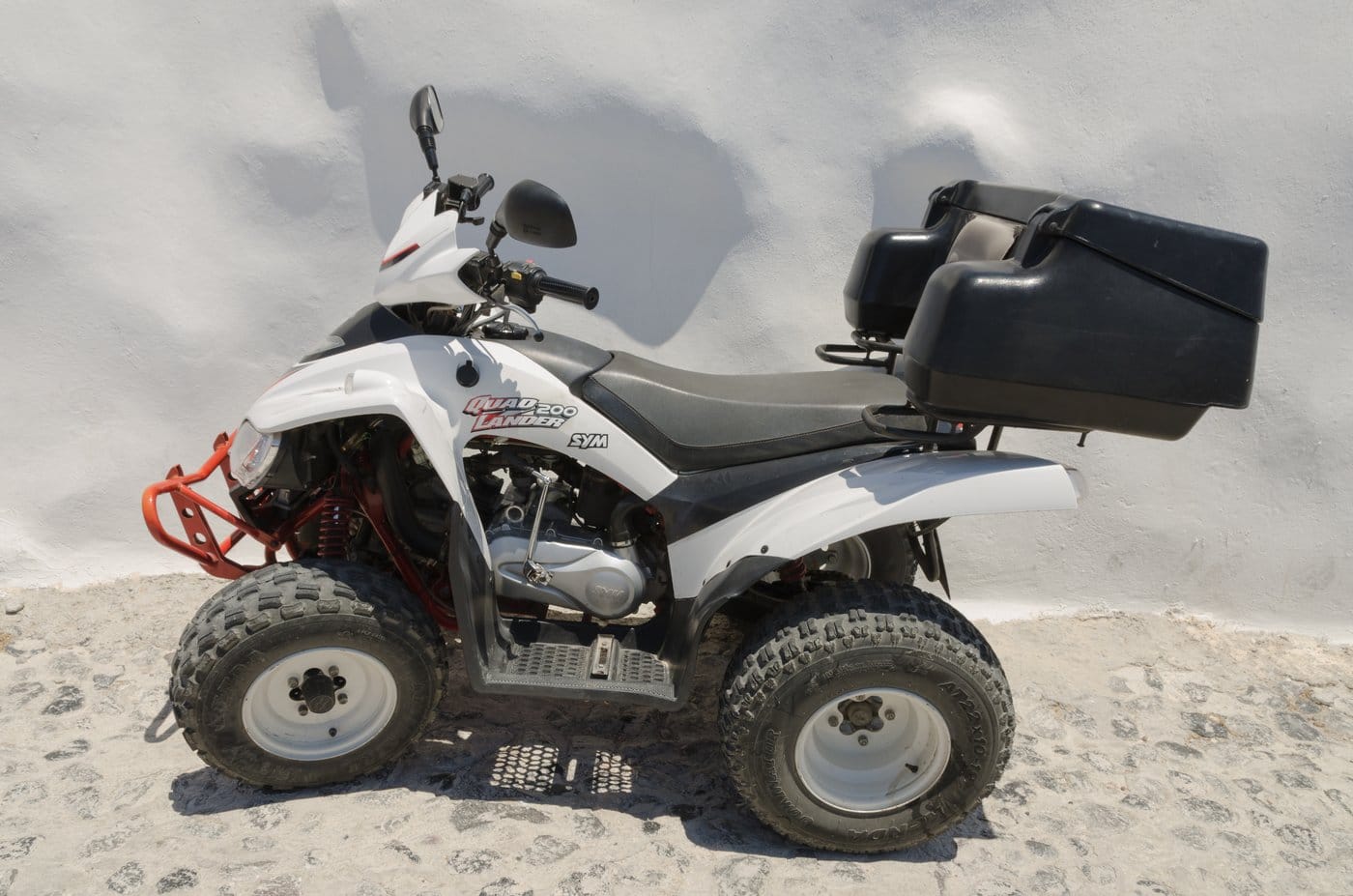 VTT/quad SYM Quadlander stationné — assurance quad Assur360