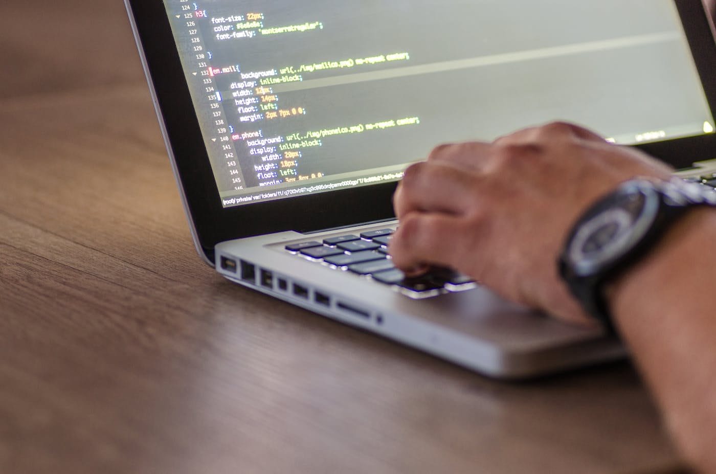 Studio de création de sites web — RC professionnelle Assur360