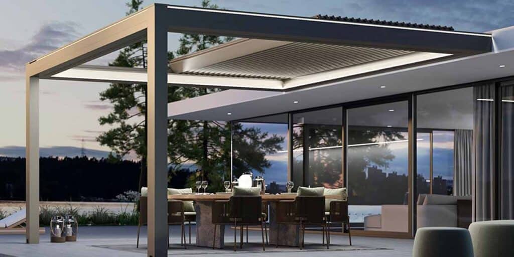 Copertura per terrazza con tende verticali antivento