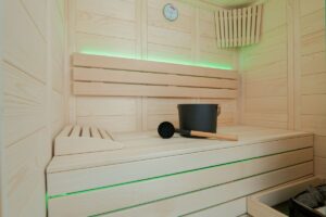 Sentiotec_Alaska Mini_ALASKA-MN_f3 Fiore di immagine in Sauna in legno, ambientazione rilassante e naturale.