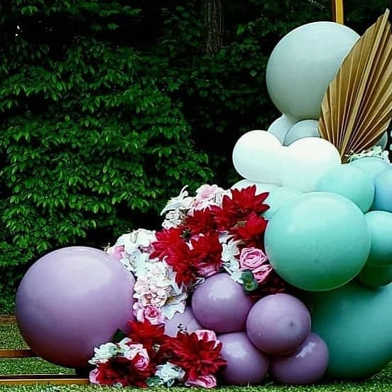 Holy Communion Celebrations: Elegant Balloon Décor Holy Communion Celebrations - How to Celebrate Anniversaries with Balloons