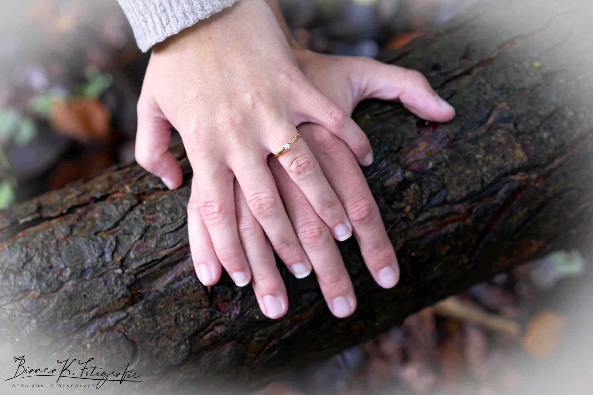 Verlobungsfotos in Aachen - natürliche und emotionale Paarfotografie von Bianca K. Fotografie