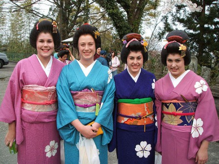 foreigners wearing kimonos in Japan