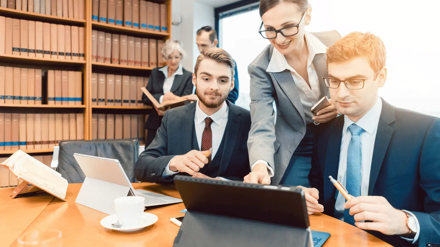 כלים שלובים הוצאה לפועל