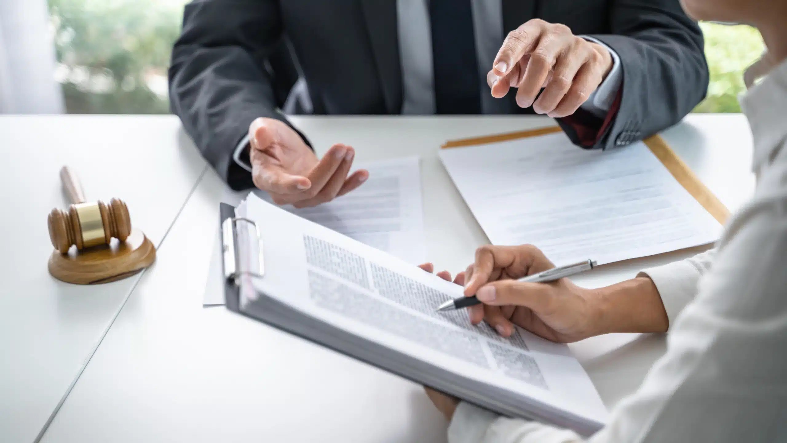 הקפאת הליכים: התהליך, הנסיבות והשלבים המקדימים