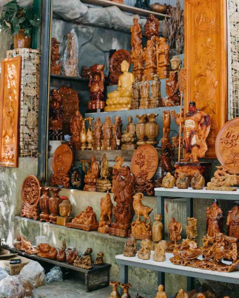 Bastar Dhokra art and handicraft souvenirs at Jagdalpur market