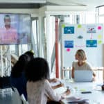 16 formas de ajudar trabalhadores remotos a sentirem-se na sala de conferências