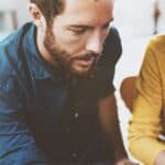 Construir melhores estratégias de comunicação: transforme as suas reuniões híbridas com o parceiro tecnológico certo