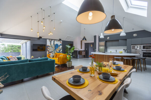 Dolphins_Open_plan_area_2000