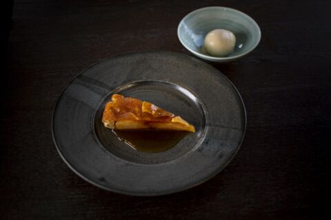 Outlaw's new road AppleTart,Caramel&VanillaIceCream copy