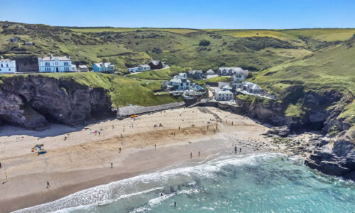 Choosing your accommodation in Cornwall: cottage vs hotel stay