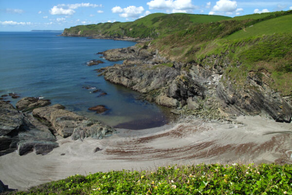 Lansallos Cove and coast at Lantivet Bay towards Pencarrow Head