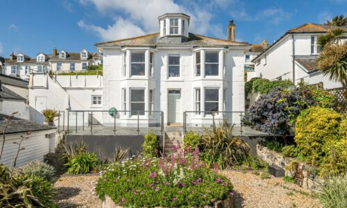 Salubrious House