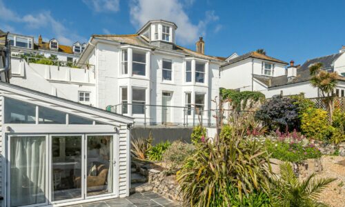 Salubrious House