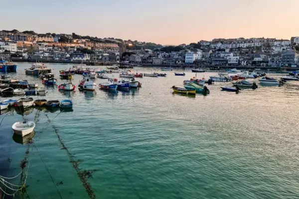 zeb-zakovics-st-ives-unsplash