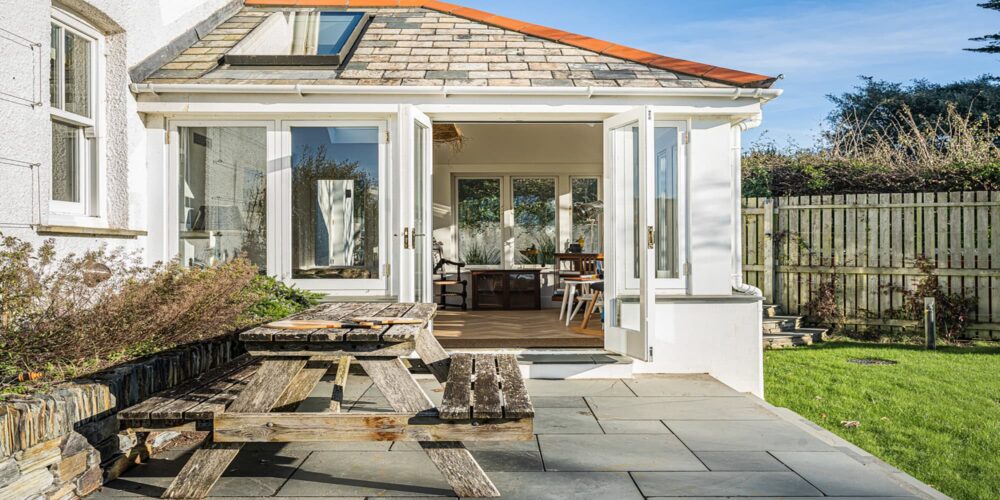 Charming Cornish cottage with sunroom and garden, perfect for Cornwall holiday rentals and coastal retreats.