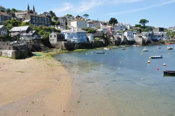 Beach_by_Polruan_Pool_(9742)