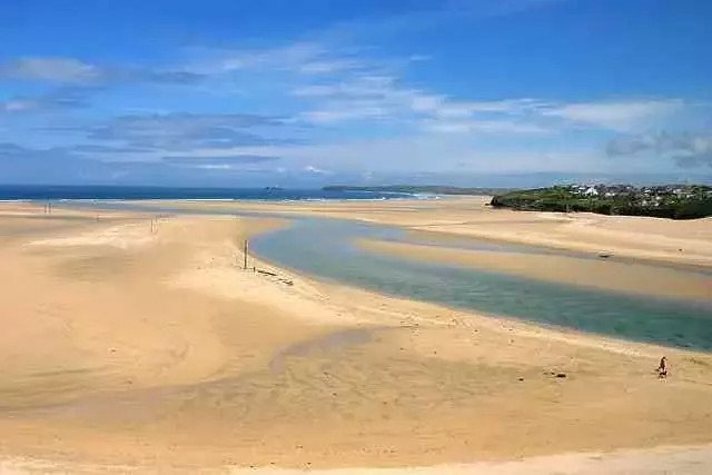 Porth_Kidney_beach_-_geograph.org.uk_-_288461