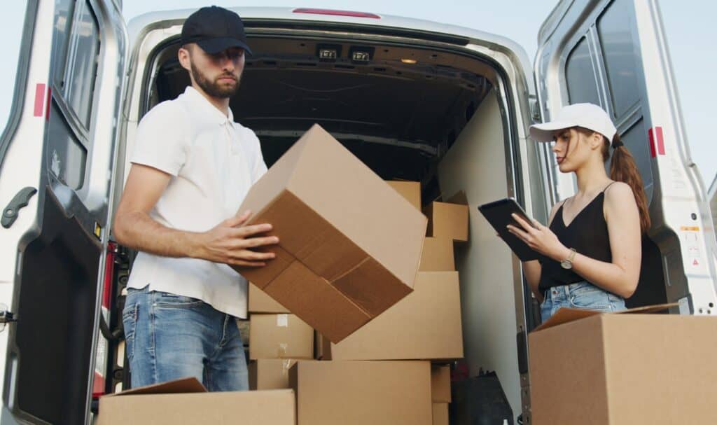 Livraison de colis par D'agnillo Transport, spécialiste en logistique.