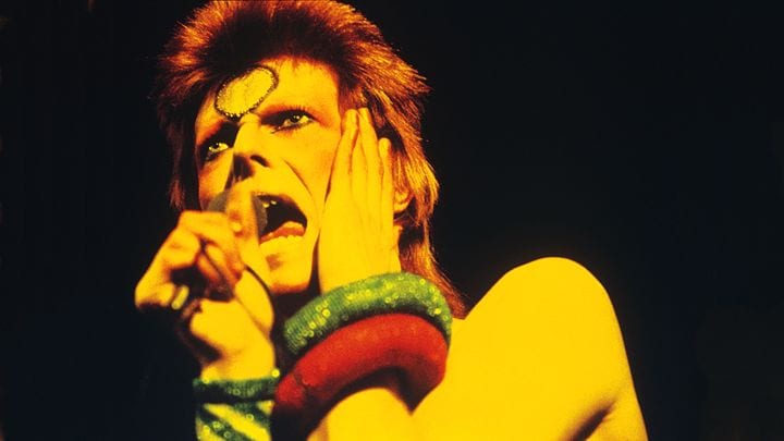 “Ziggy Stardust”: How Bowie Created the Alter Ego That Changed Rock