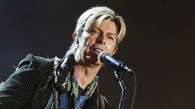 Flashback: David Bowie Performs ‘Station to Station’ in 2004