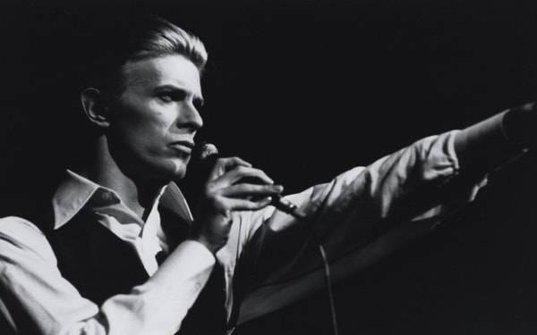 Relive David Bowie’s emotional final solo performance singing ‘Life On Mars?’