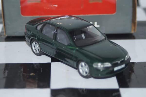 Gama opel omega / vauxhall carlton grey 1130 in 1:43 scale