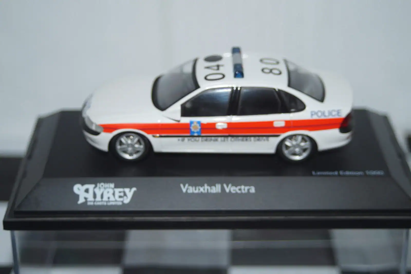 Schuco vauxhall vectra lancashire police ltd 1000 in 1:43 ref 04181